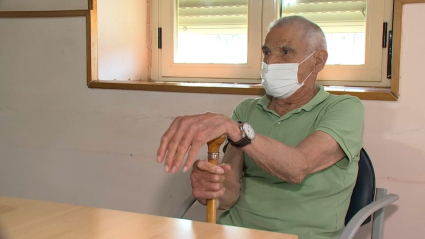 Fernando Barrena, vacunado en Calamonte, ha vuelto junto a sus compañeros a disfrutar del Hogar del Pensionista