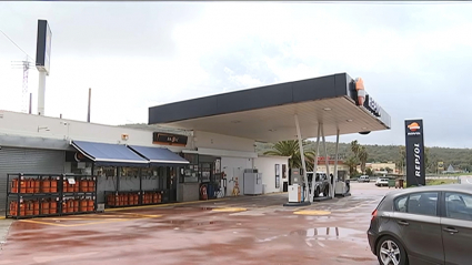  Gasolinera del Cruce de las Herrerías, en Alcuéscar.