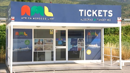 Oficina de venta de tickets para los ferris, cerrada.