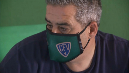Pepe Cuevas atendiendo a Extremadura Deportes