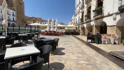 Terrazas en la Plaza Mayor de Cáceres.