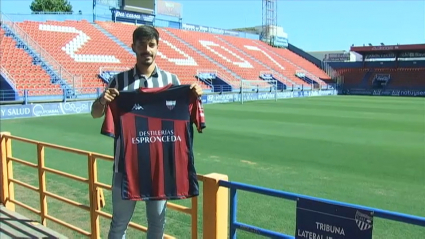 Carlos Cordero durante su presentación como nuevo jugador del Extremadura