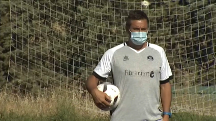 Marco Ortega dirige un entrenamiento durante su campus de verano