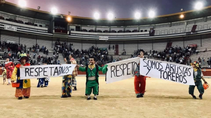 Trabajadores de 'Diversión en el ruedo' reivindicando su labor