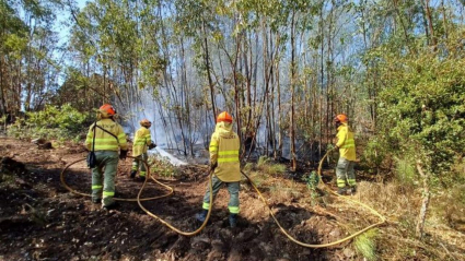 Bomberos trabajando en el incendio de Alburquerque