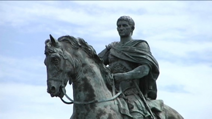 Augusto a caballo en la rotonda del Polígono Cepansa de Mérida