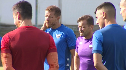 Manuel Mosquera durante uno de los entrenamientos del Extremadura en esta temporada 2021-2022