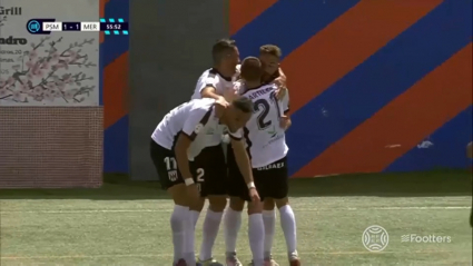 Los jugadores del Mérida celebran el segundo gol obra de Lolo Plá