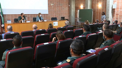 Agentes de la guardia civil en las jornadas celebradas en la Academia de Seguridad Pública de Extremadura 