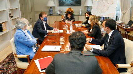 Reunión Vara y Raquel Sánchez, ministra de Transporte