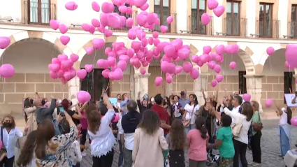 Suelta de globos esta tarde en la Plaza Alta de Badajoz