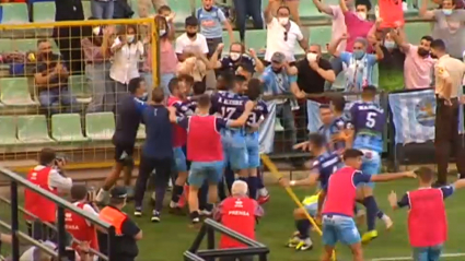 Los jugadores del Coria celebran el gol de la victoria en el Estadio Romano José Fouto