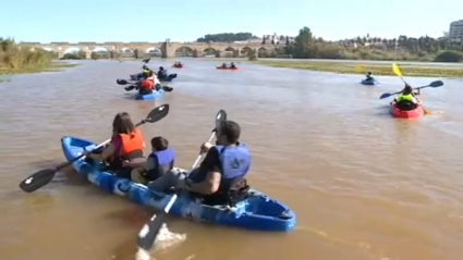 Paseos solidarios en kayak en el Guadiana por el síndrome de Rett