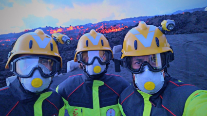 Tres de los cuatros bomberos extremeños desplazados a La Palma