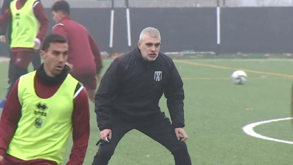 De los Mozos dirigiendo su primer entrenamiento en el Mérida