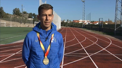 Carlos Gazapo con su medalla de oro