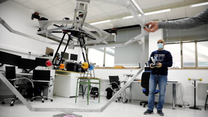 En el laboratorio Dronlab hacen pruebas en el giroscopio 