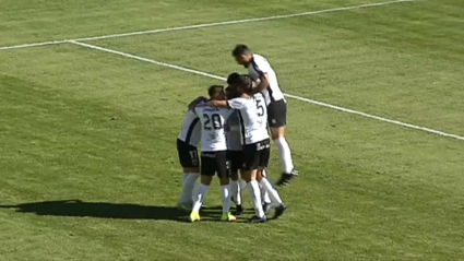 Los jugadores del Mérida celebran el gol de Artiles ante el Mensajero
