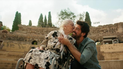 El actor Miguel Ángel Muñoz, junto a su 'tata' emeritense