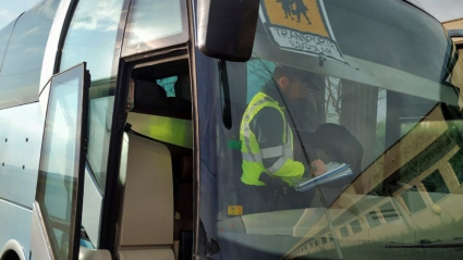 La Guardia Civil, en la campaña de vigilancia de transporte escolar