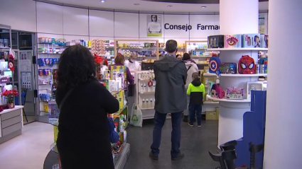 Farmacia Las Grullas de Badajoz, donde hay lista de espera para conseguir test de antígenos 