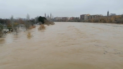 Zaragoza espera la crecida del Ebro