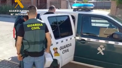 Agentes de la Guardia Civil durante una detención en imagen de archivo.