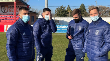 Jugadores del CD Badajoz antes del partido en Calahorra.