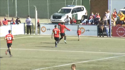 Dani Segovia celebrando el gol del Montijo