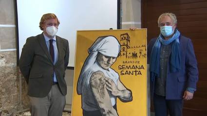 Ignacio Gragera y José Manuel Gamero Gil junto al cartel de la Semana Santa de Badajoz