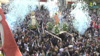 Momento del encuentro entre la Virgen de la Aurora y el Cristo Resucitado