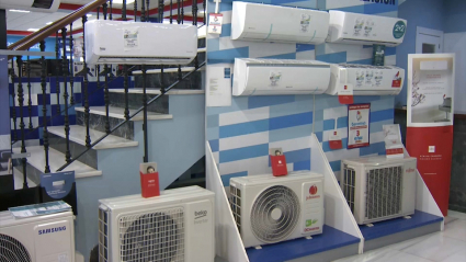 Aires acondicionados en una tienda de electrodomésticos de Badajoz