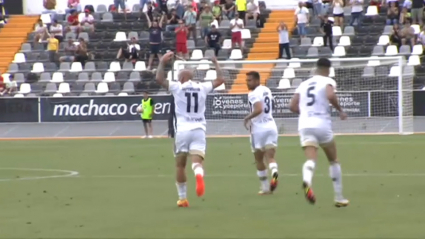 Gorka Santamaría celebra un gol