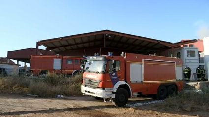 Bomberos en planta de residuos Movilex de Lobón