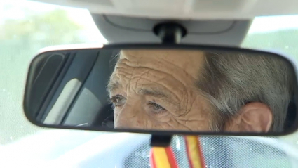 Conductor de 70 años al volante.