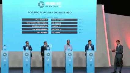 Momento del sorteo de los playoffs de ascenso a Primera RFEF.