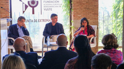 Sergio Ramírez, Javier Rodríguez Marcos y Laura Restrepo en Yuste