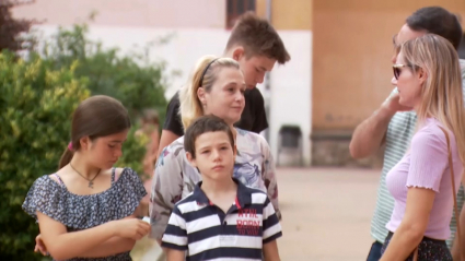 La familia de Marina Topcha atendiendo a Canal Extremadura