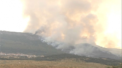 Fuego en Casas de Miravete