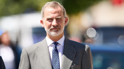 El Rey Felipe VI, saluda a su llegada al homenaje a Miguel Ángel Blanco, a 10 de julio de 2022, en Ermua, Vizcaya, Euskadi