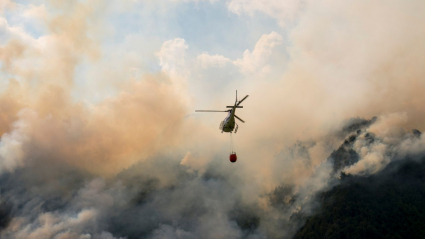 helicóptero en incendio