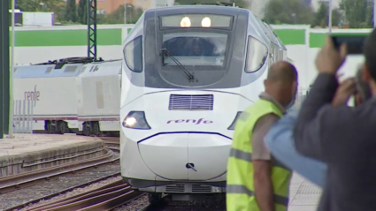 Tren Alvia -730 entrando en la estación de Cáceres