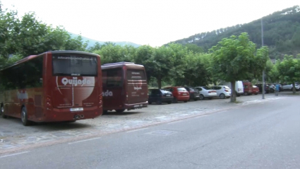 Autobuses preparados en Nuñomoral por si hay que desalojar a la población