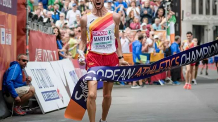 Álvaro Martín Uriol, exultante cruzando la meta para volver a proclamarse campeón de Europa