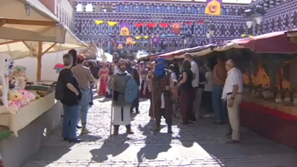 Miles de persona visitan la Plaza Alta de Badajoz en la fiesta Almossassa