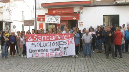 Valle de la Serena se manifiesta contra el banco Santander