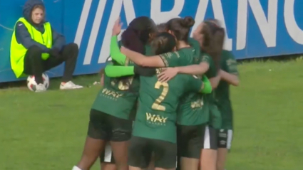 Las jugadoras del Cacereño celebrando el segundo gol ante el Depor