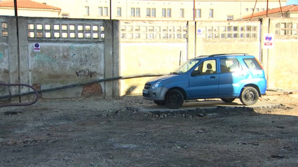 El coche aislado esta tarde en la calle Stadium de Badajoz 