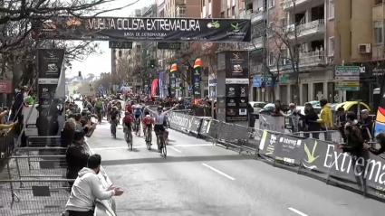 Final vuelta ciclista a Extremadura femenina en Cáceres