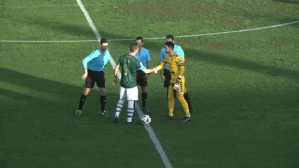 Solano y Sebas Gil se dan la mano antes del inicio del derbi entre Cacereño y Don Benito